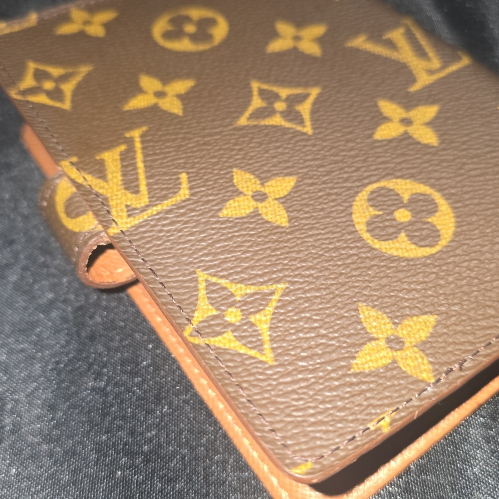 Louis Vuitton Agenda - Picture 9 of 11
